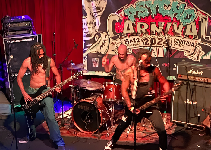 Black Pantera no palco do Psycho Carnival: o trio mineiro faz do antirracismo parte do repertório.